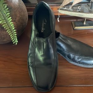 Clarks Black leather rubber sole loafers size 10